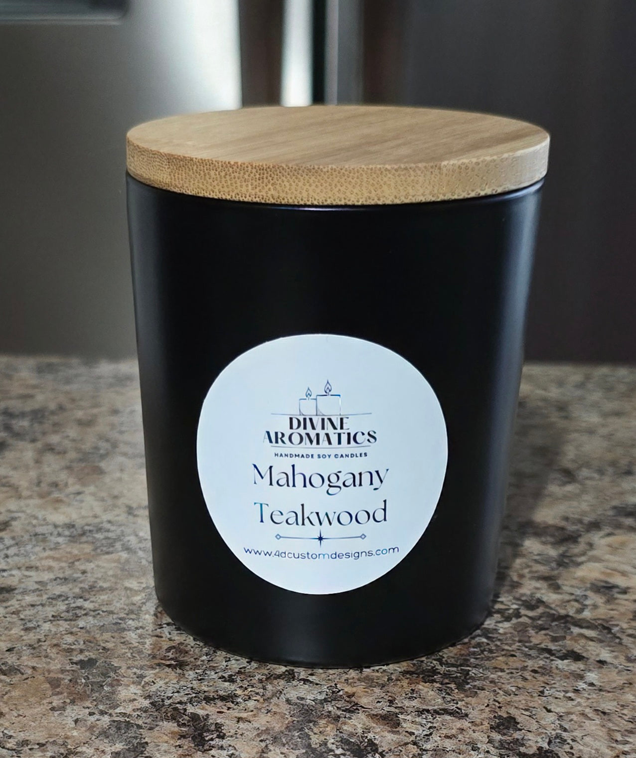 Divine Aromatics - Mahogany Teakwood Candle